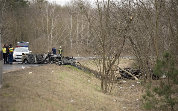 Két nő, négy férfi és egy gyerek halt meg a mezőörsi balesetben