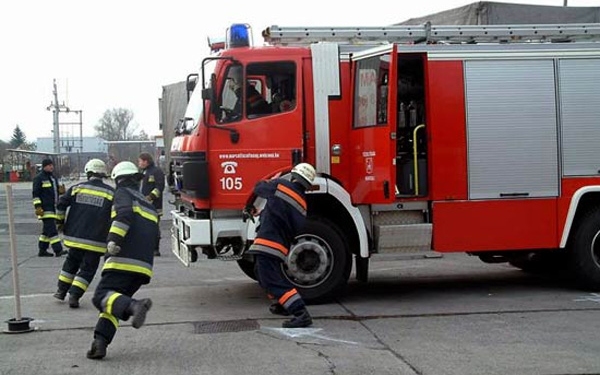 Felborult egy autó Gunarasnál